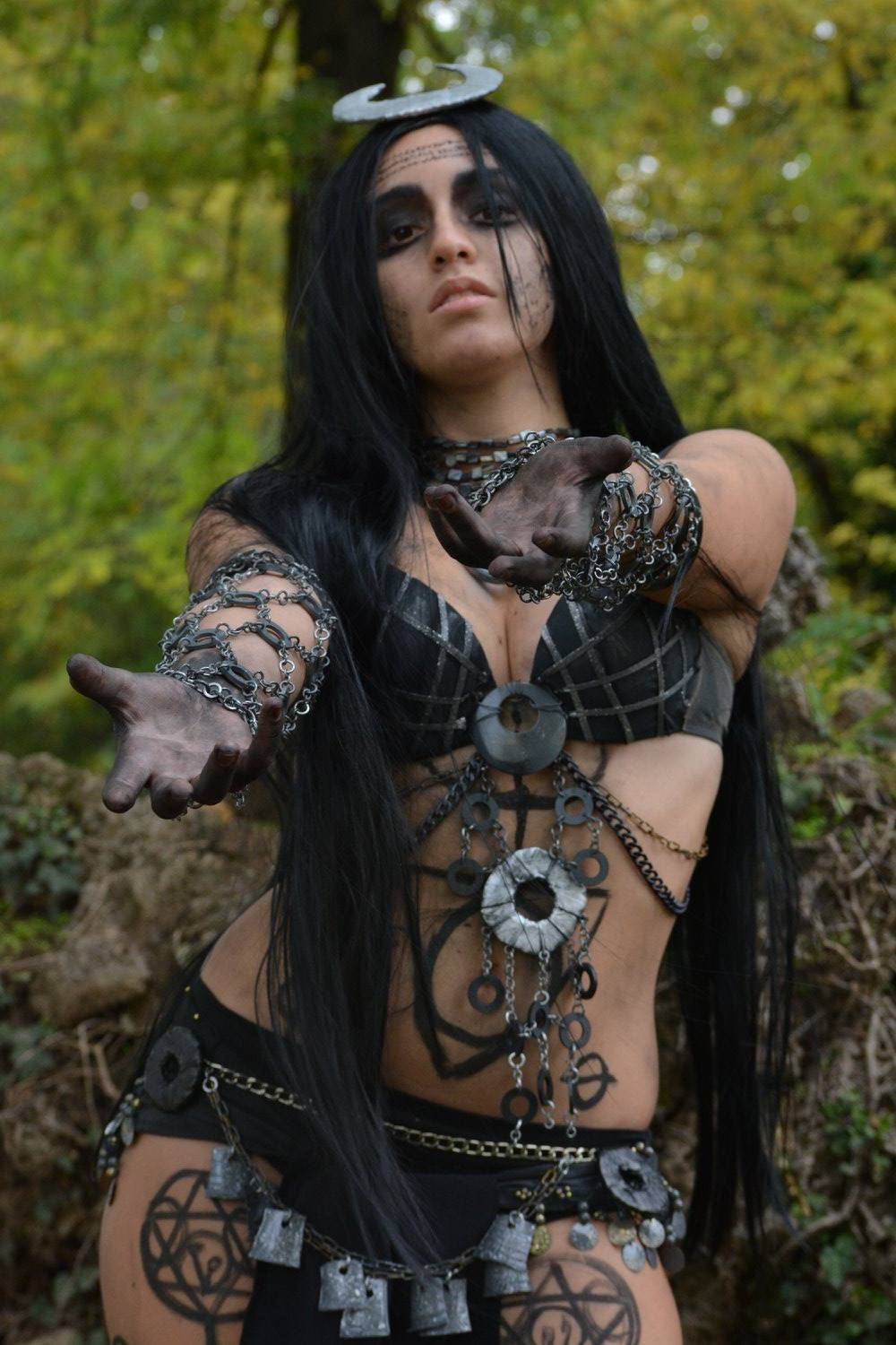 Super Cool Enchantress Cosplayer Wallpaper