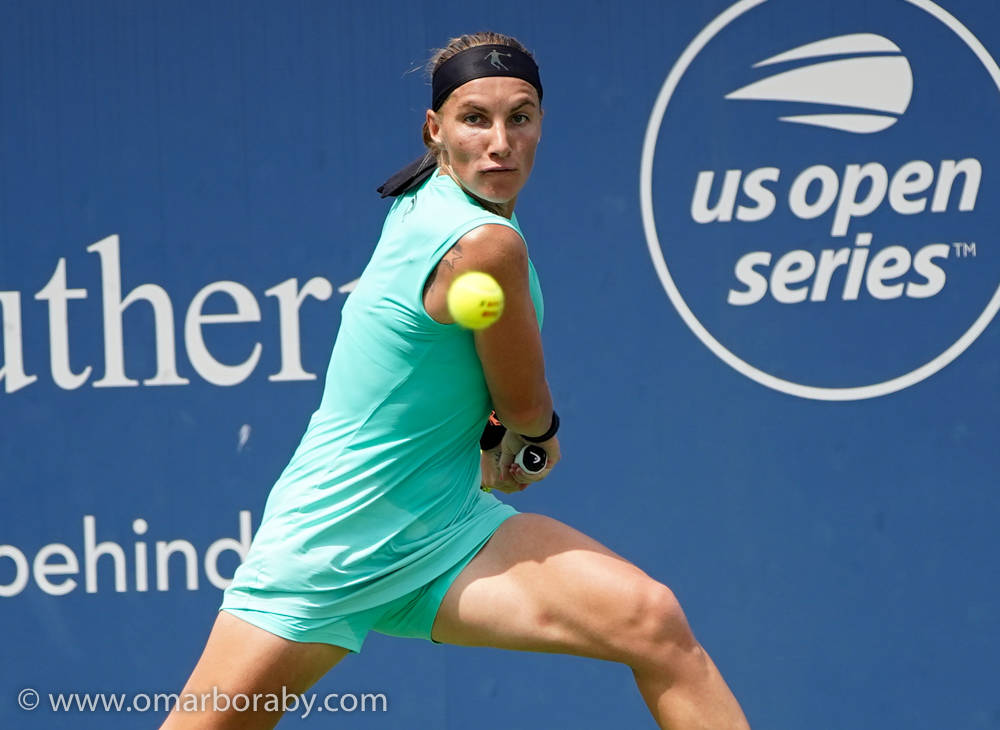 Svetlana Kuznetsova In Action During The Us Open Series Tournament. Wallpaper