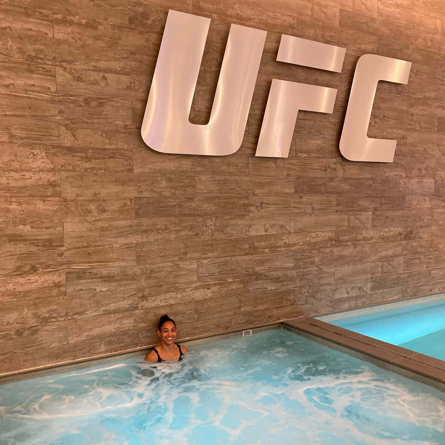 Taila Santos At Ufc Pool Wallpaper