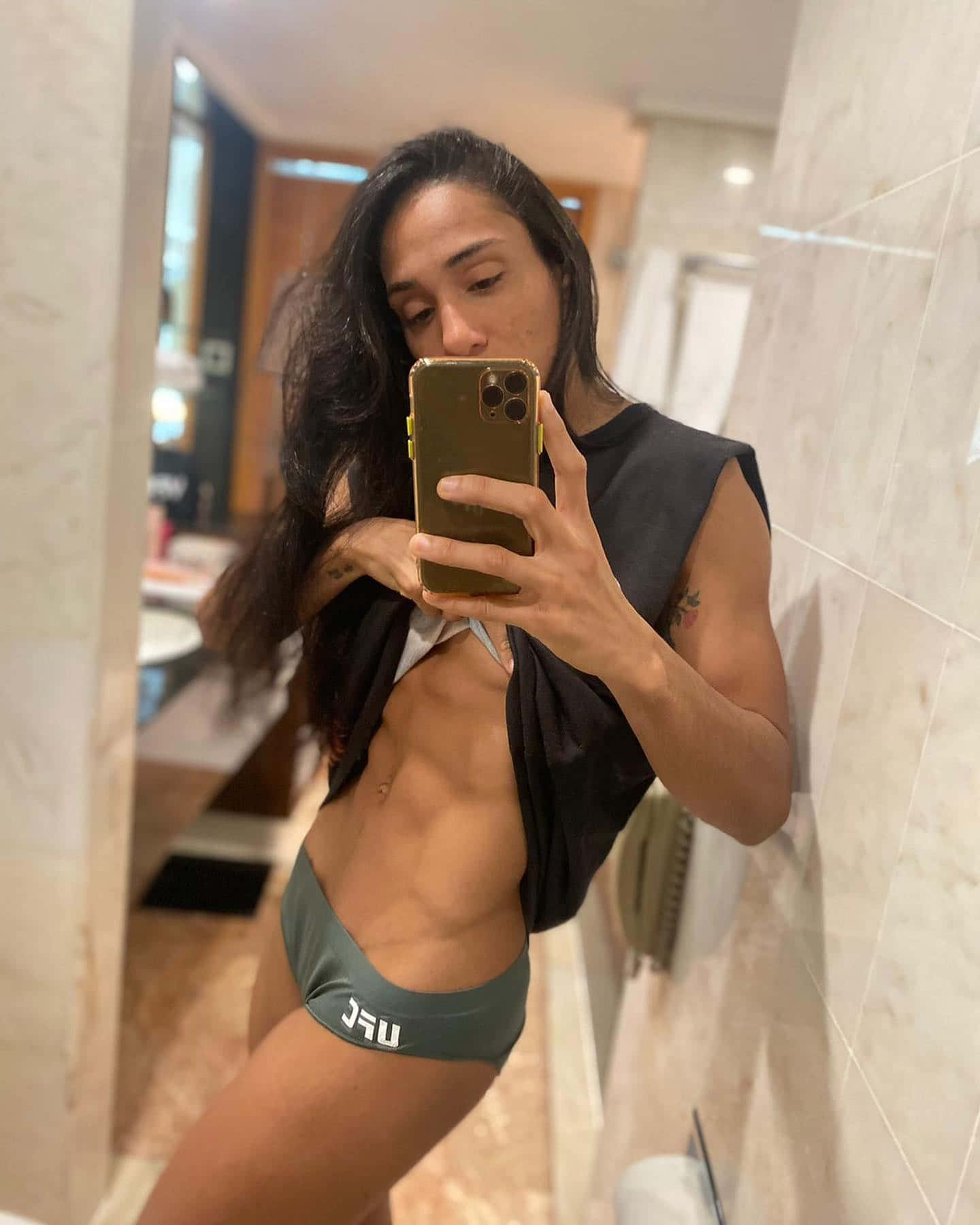 Taila Santos Showing Abs In Selfie Wallpaper