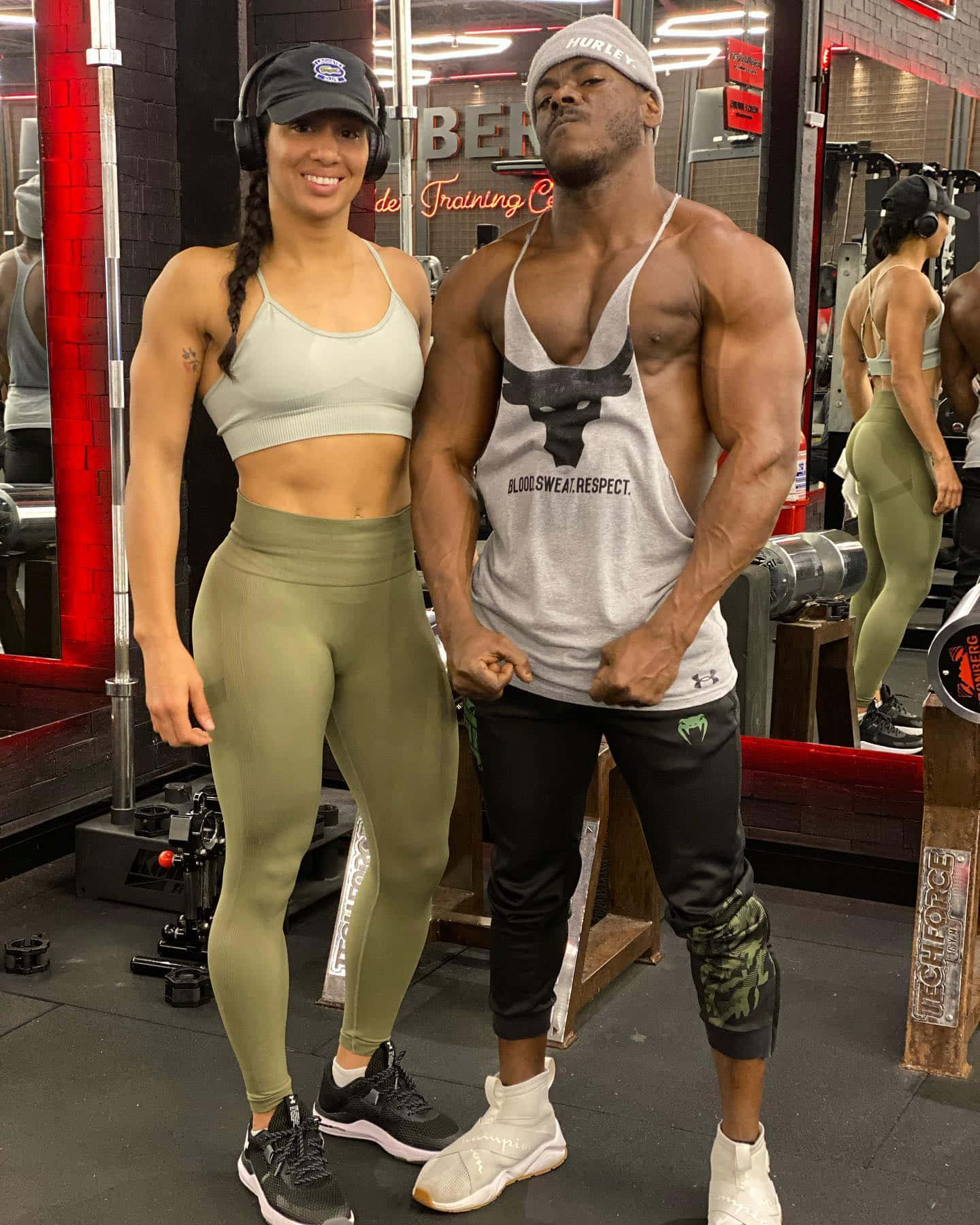 Taila Santos With Husband At Gym Wallpaper