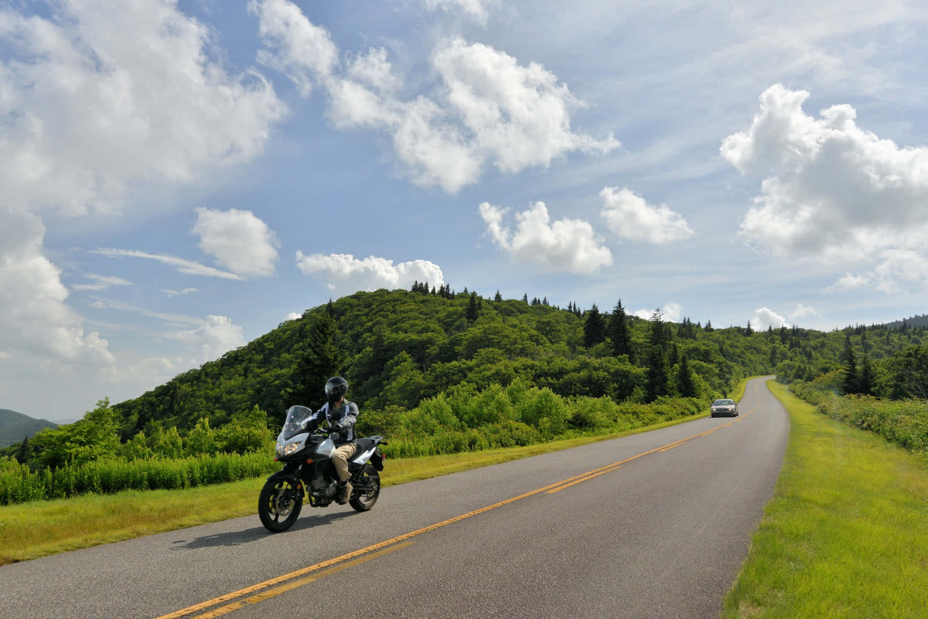 Take In The Beauty Of The Blue Ridge Parkway On Your Next Trip! Wallpaper