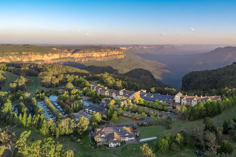 Take In The Breathtaking Scenic Views Of Blue Mountains National Park Wallpaper