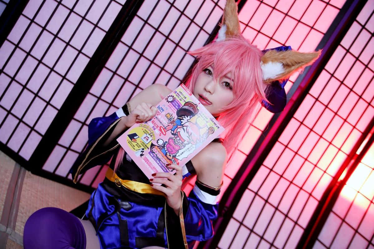 Tamamo No Mae Cosplay With Manga Wallpaper