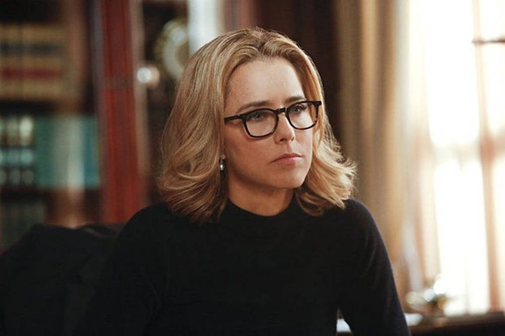 Téa Leoni Nerd Look Wallpaper