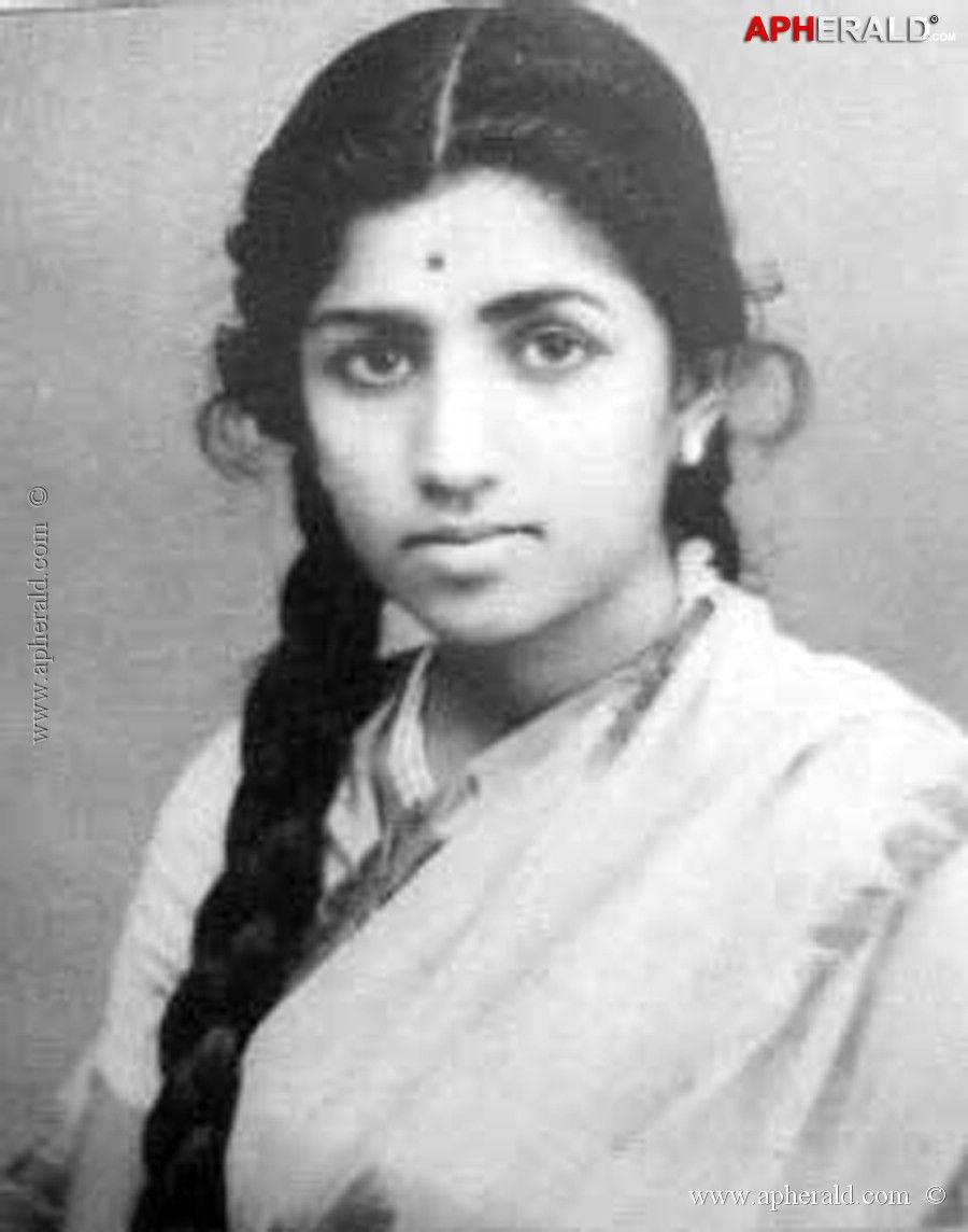 Teenage Lata Mangeshkar Wallpaper