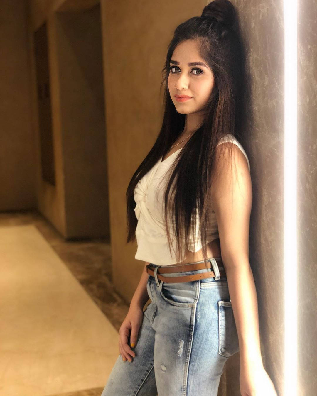 Tender Gaze Jannat Zubair Wallpaper