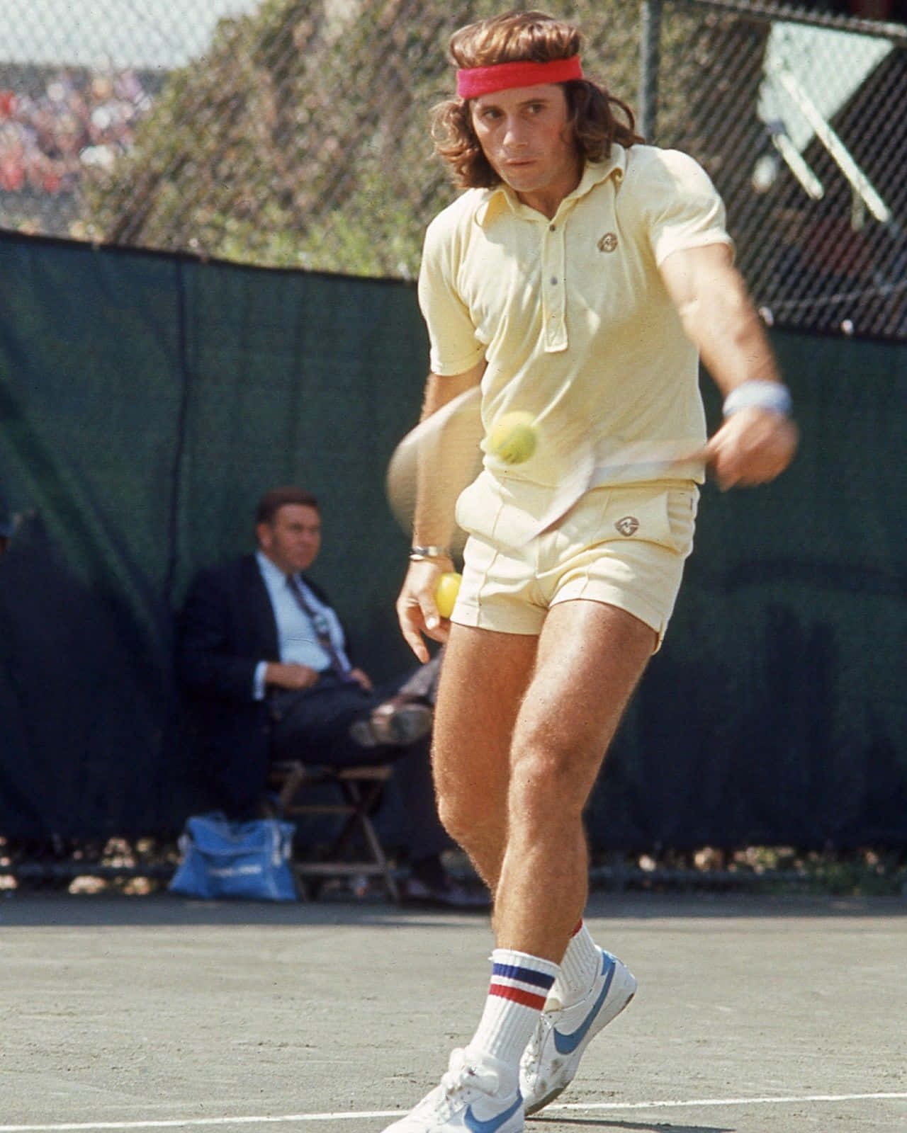 Tennis Pro Guillermo Vilas Wimbledon Open Wallpaper