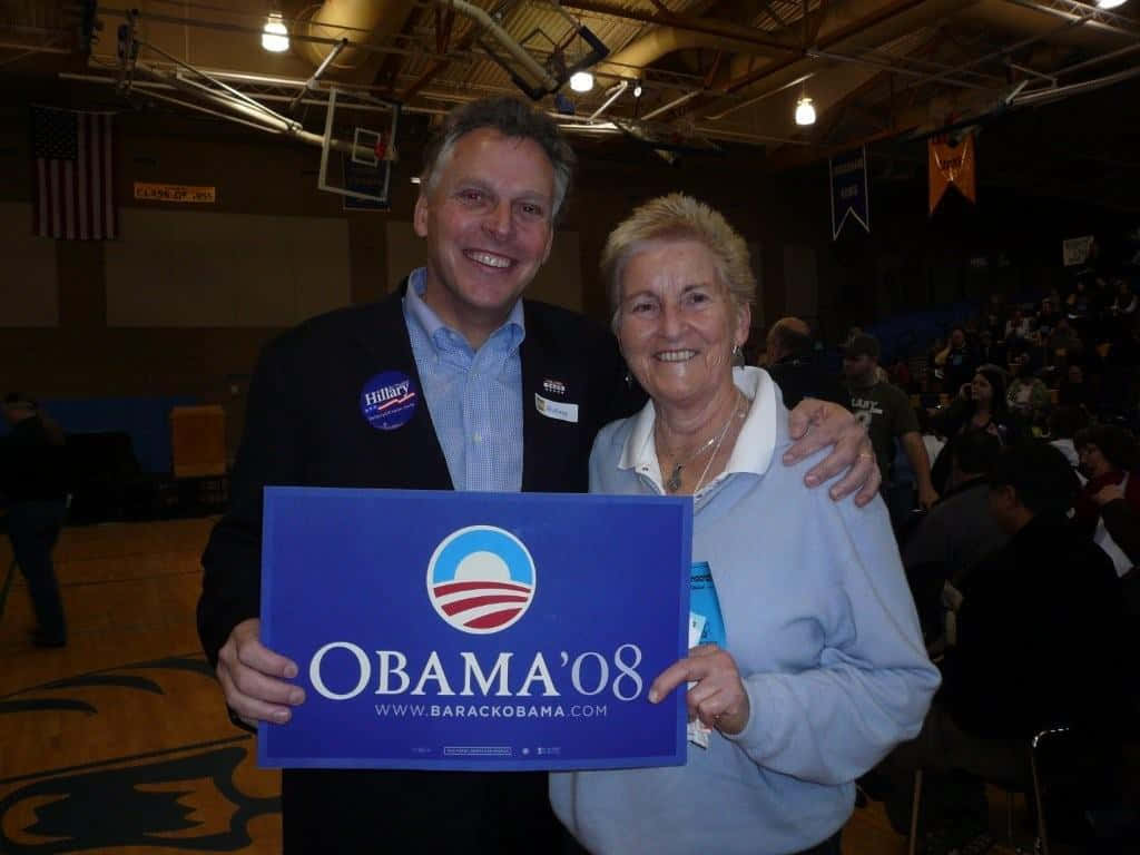 Terry Mcauliffe Holding Obama 2008 Sign Wallpaper