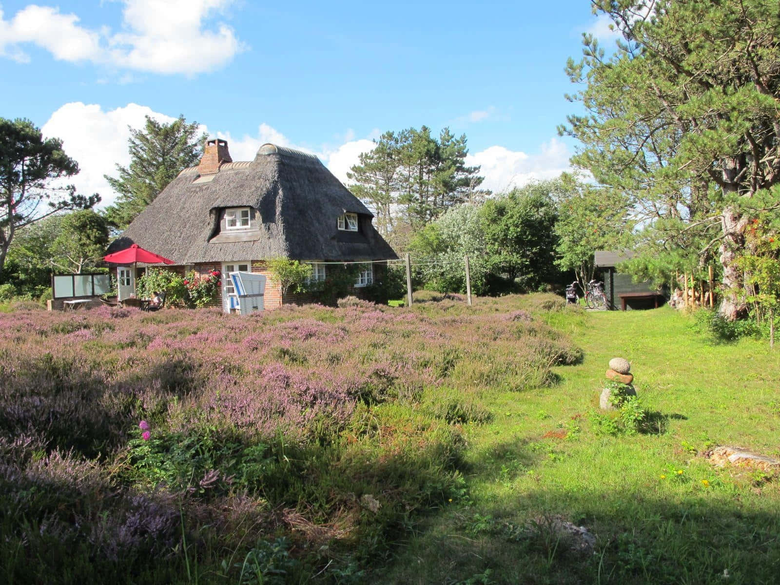 Thatched Roof Cottage Kampen Wallpaper