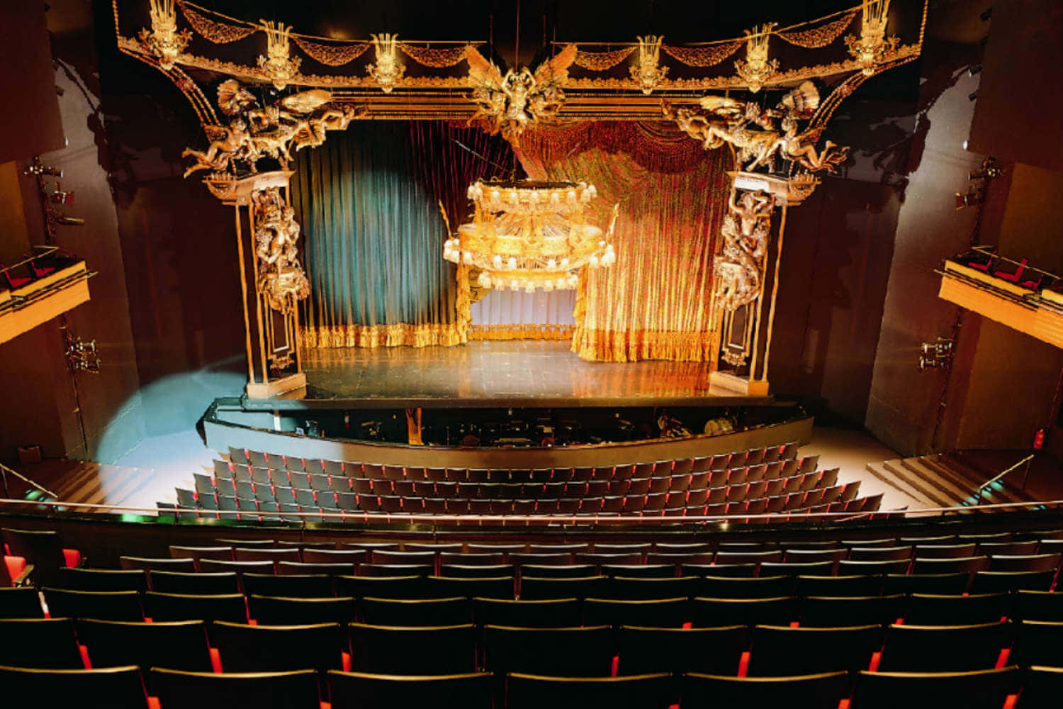 The Audience Of A Musical Theatre Performance Wallpaper