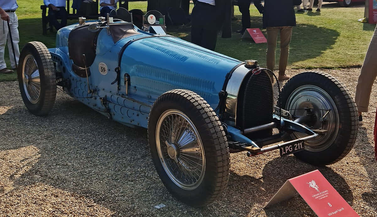 The Classic Beauty - Bugatti Type 35 Wallpaper