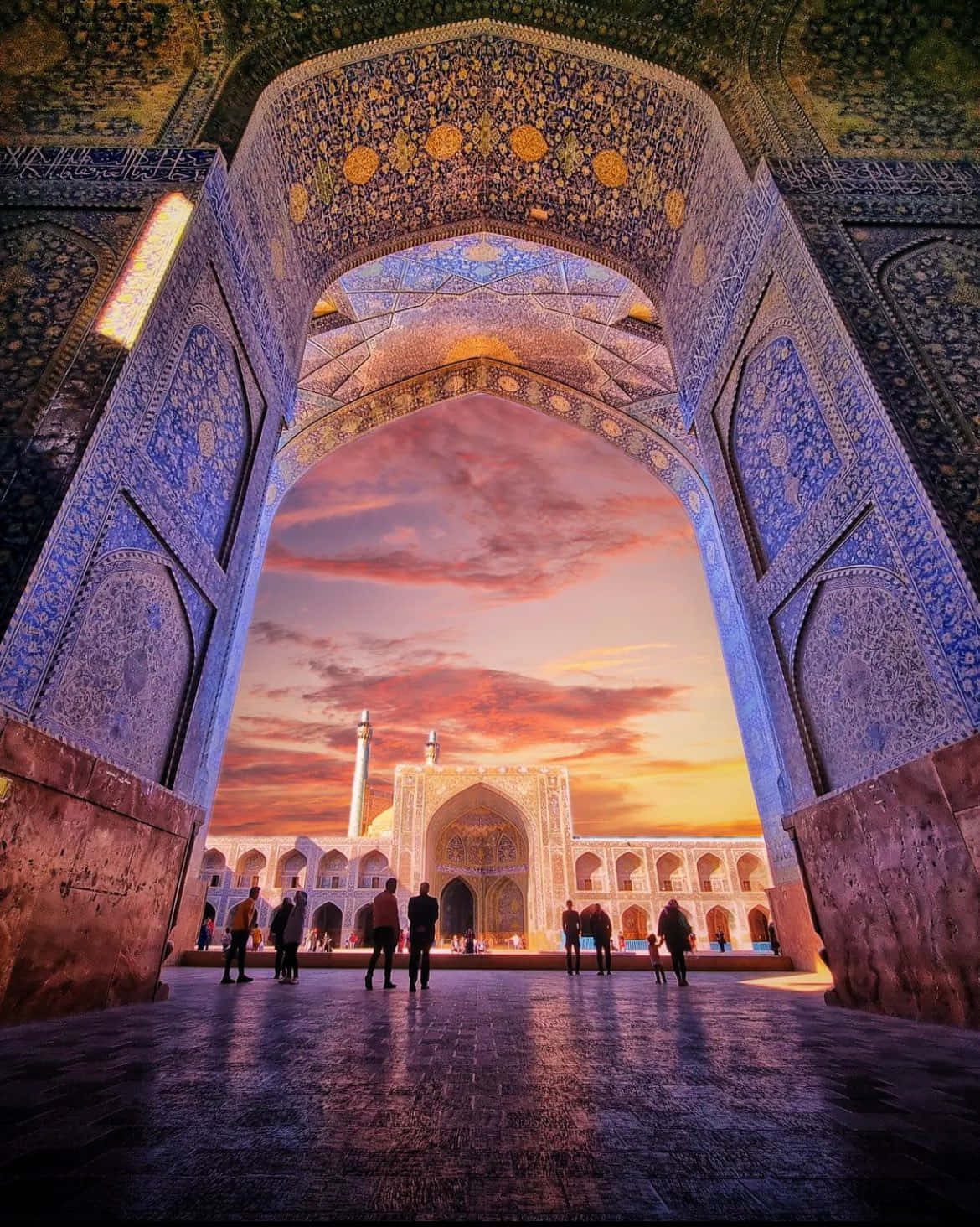 The Entry Gate Of Shah Mosque Wallpaper