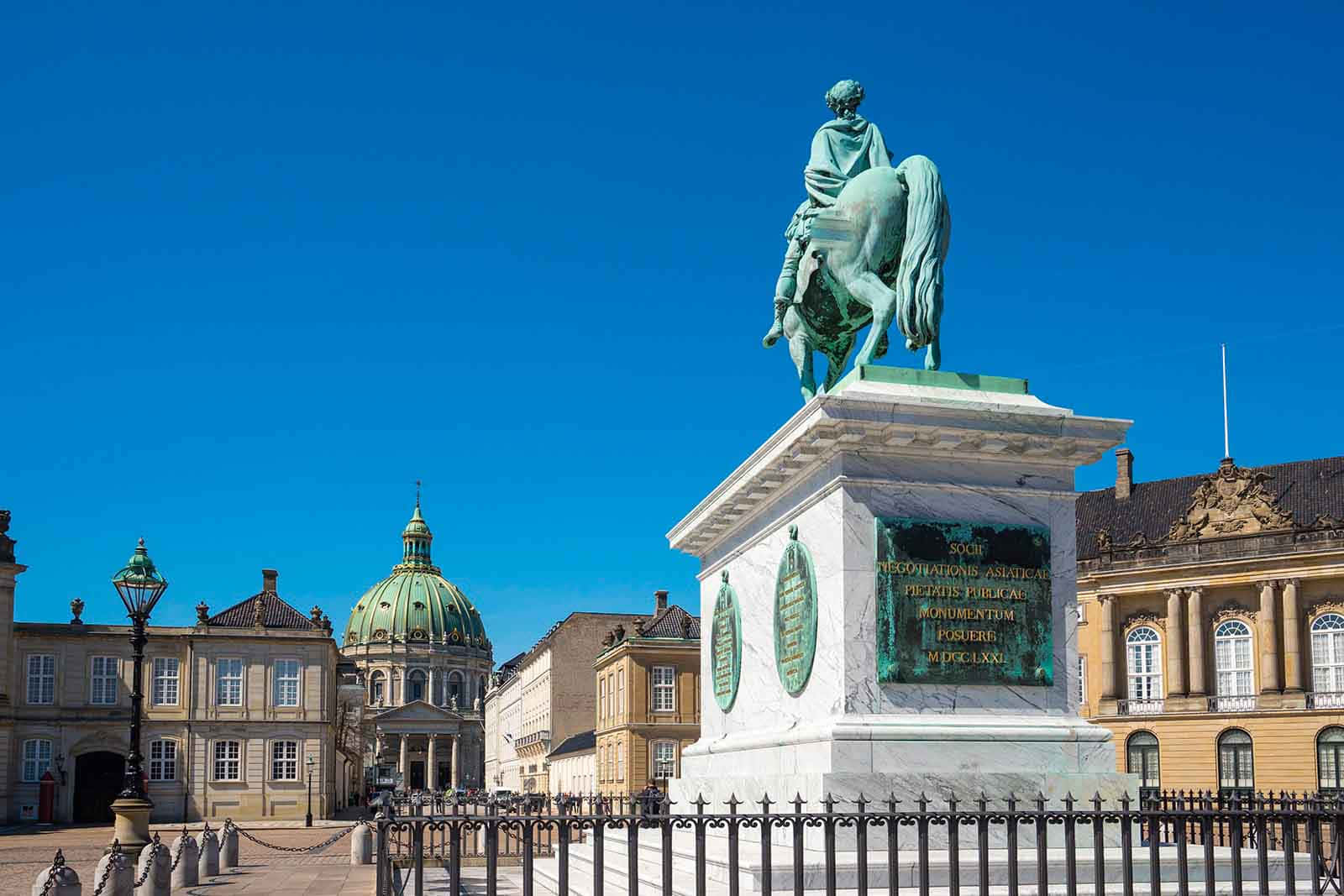 The Equestrian Statue In Amalienborg Palace Wallpaper