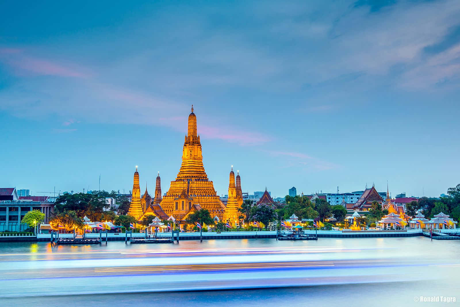 The Gorgeous Wat Arun Wallpaper