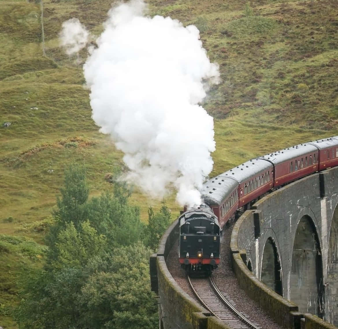 The Hogwarts Express Departs For Another Magical Journey Wallpaper