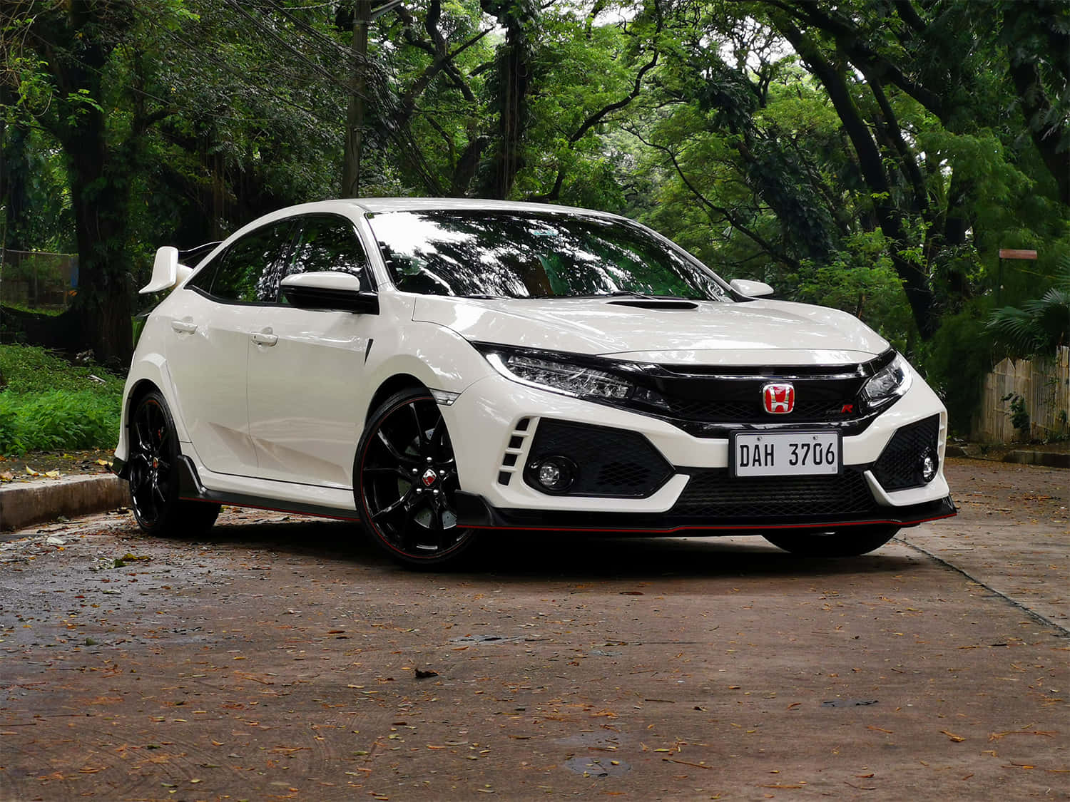 The Honda Civic Type R Is Ready To Take On Any Track Wallpaper