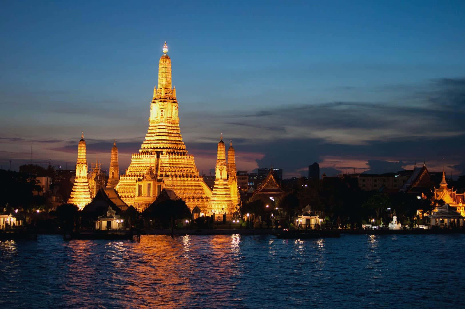 The Stunning Wat Arun Wallpaper