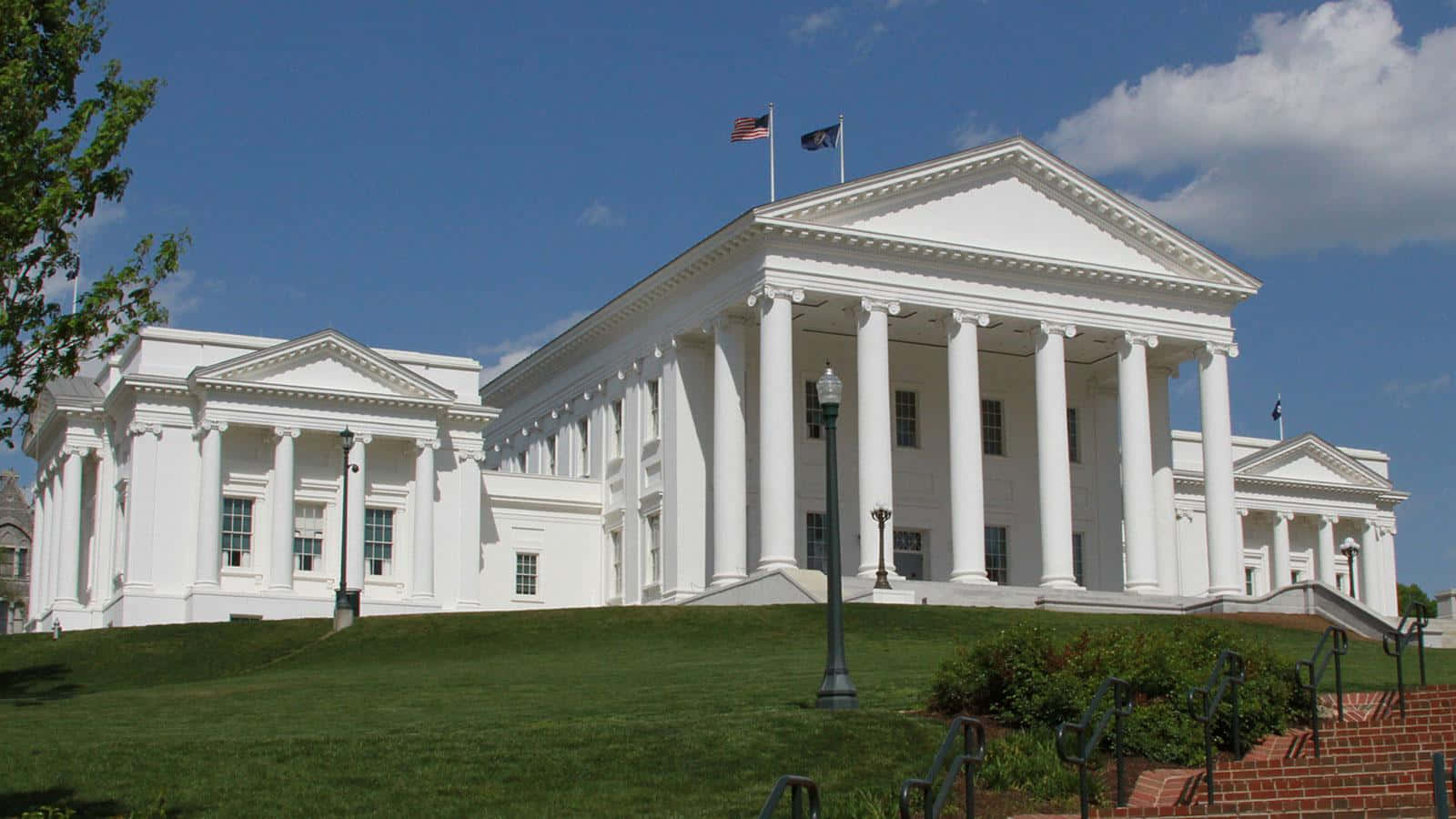 The Uphill Meadows Where The Virginia State Capitol Stand Wallpaper