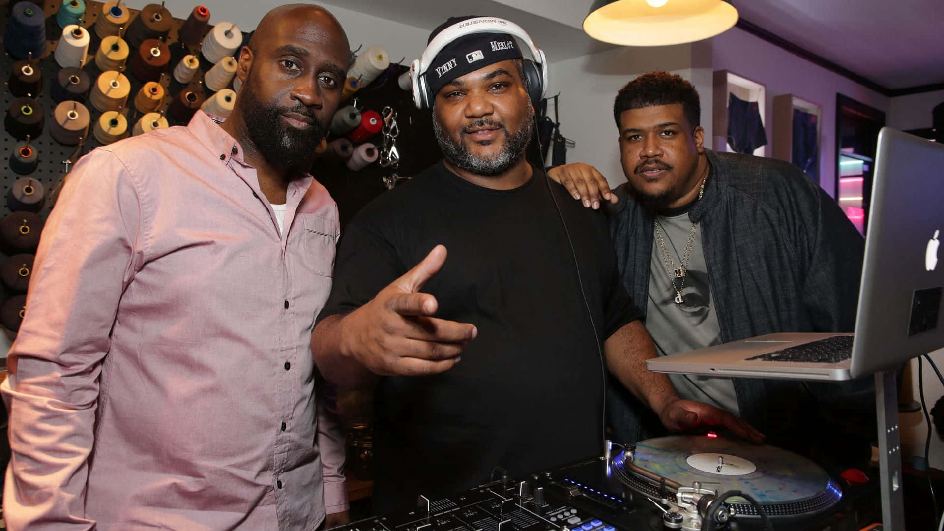 Three Wings Of The Iconic Hip Hop Group De La Soul Wallpaper