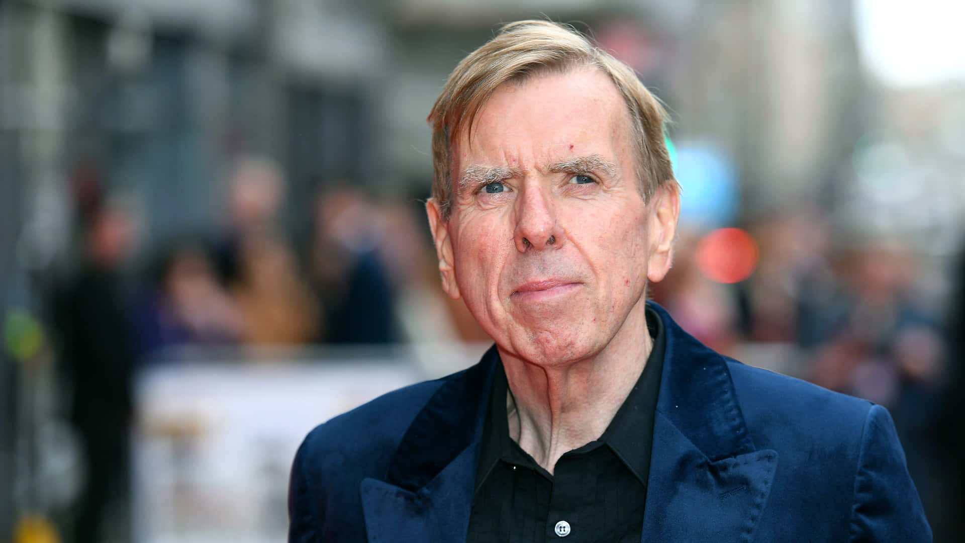 Timothy Spall Smiling At An Event Wallpaper