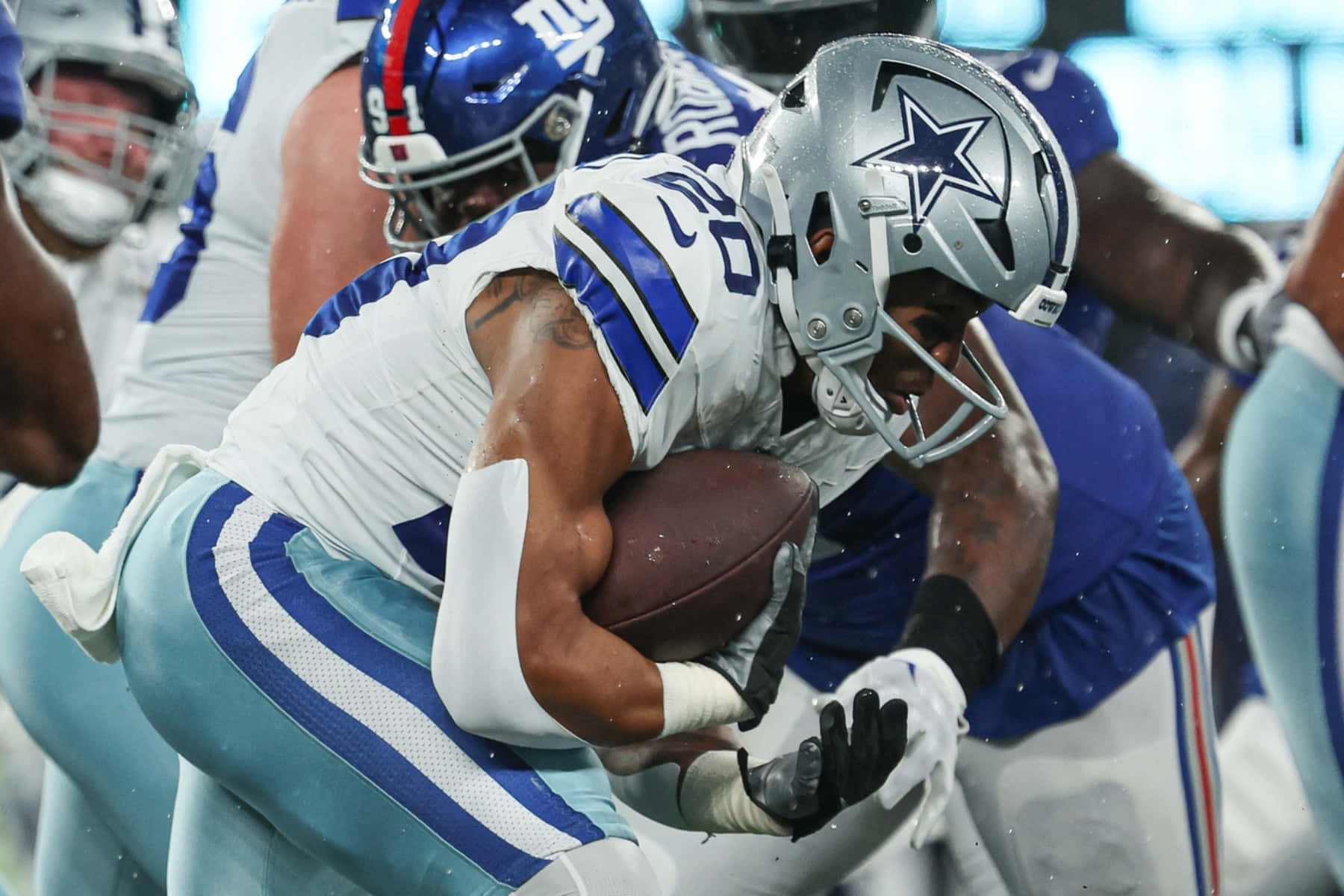 Tony Pollard Dallas Cowboys Action Play Wallpaper