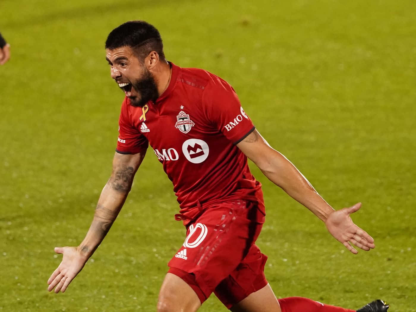 Toronto Fc Alejandro Pozuelo Celebrating Wallpaper