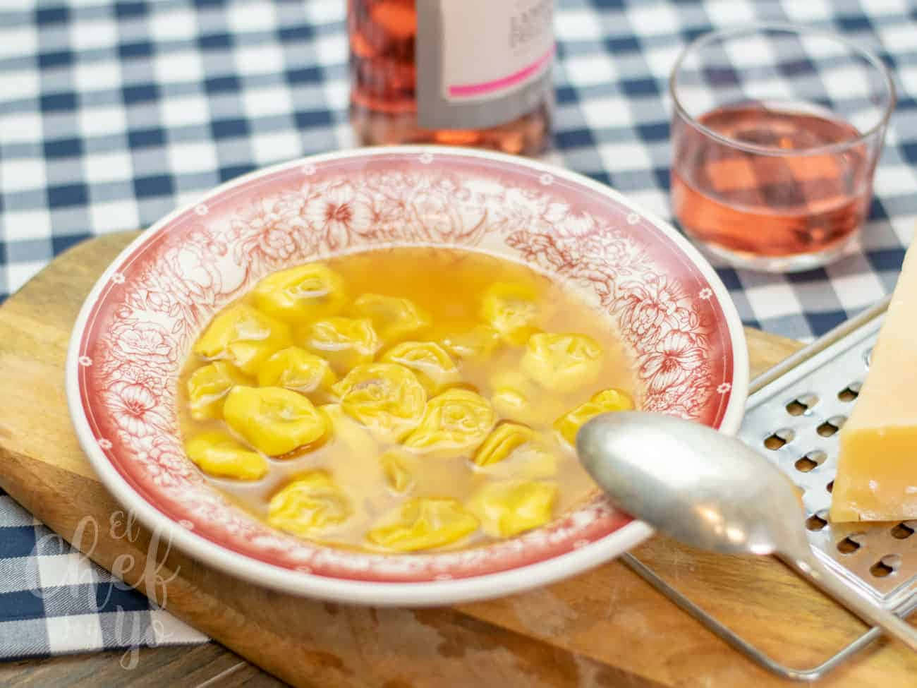 Tortellini In Brodo At A Picnic Wallpaper