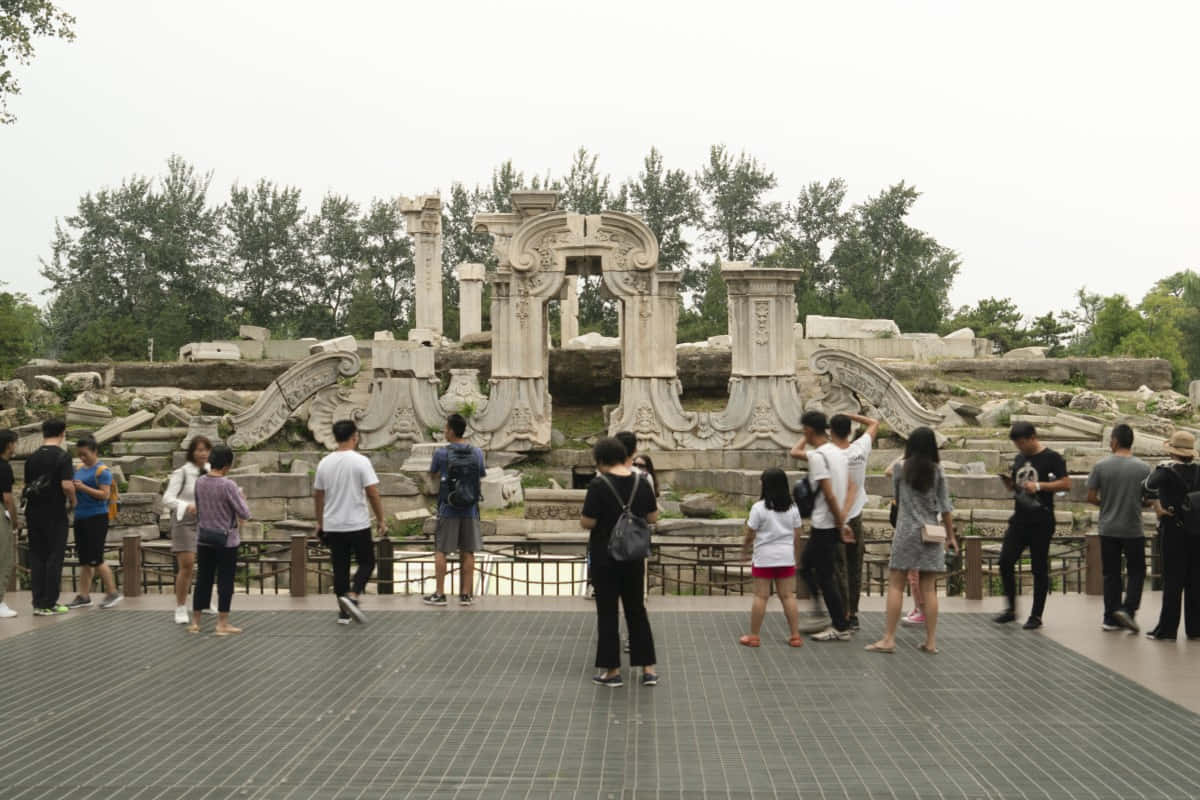 Tourists Gathered At Summer Palace Wallpaper