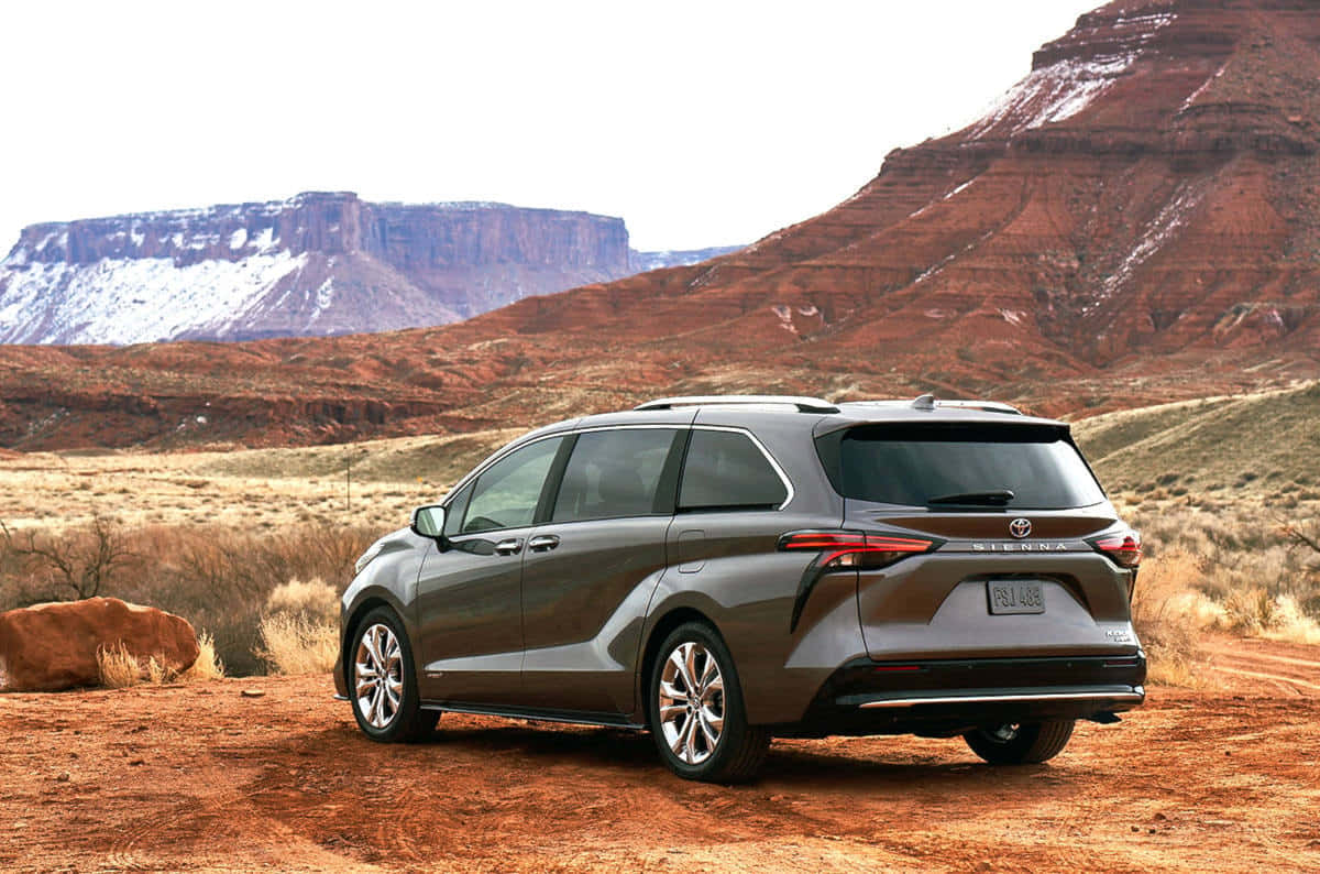 Toyota Sienna Desert Landscape Wallpaper