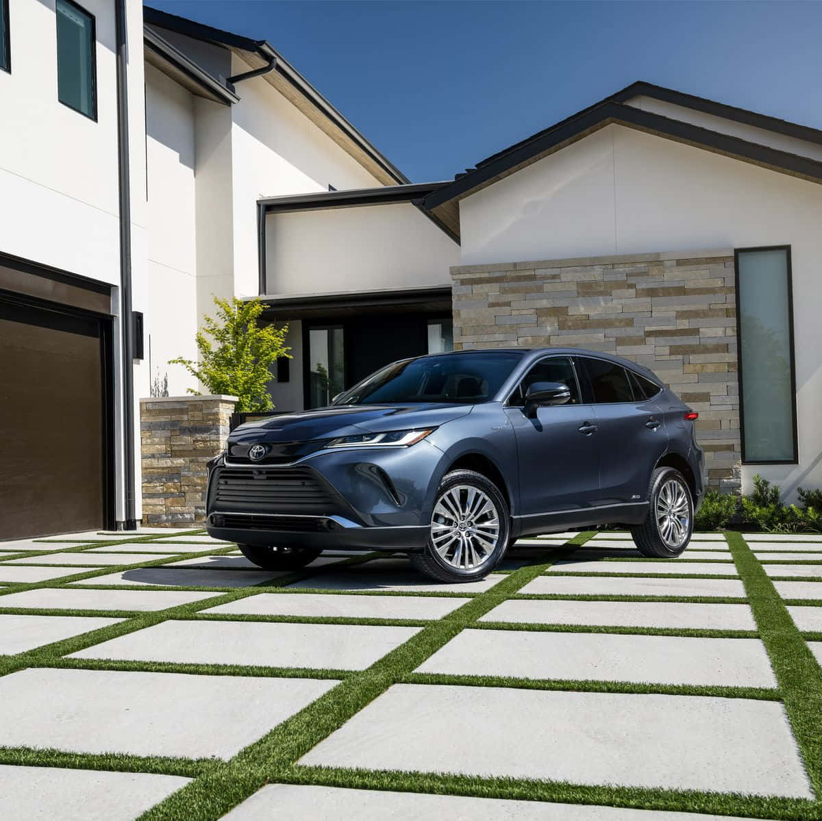 Toyota Venza Modern Home Driveway Wallpaper