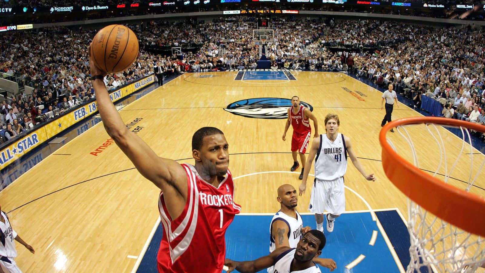 Tracy Mcgrady Shows Off His Athleticism Wallpaper