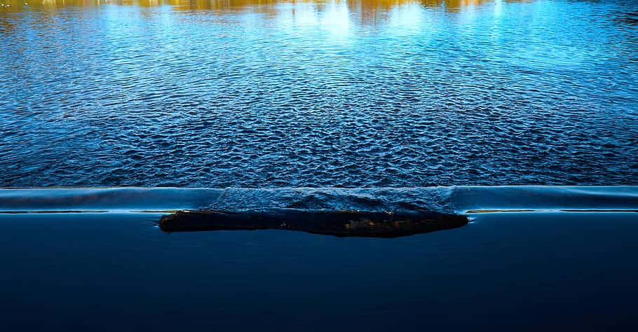 Tranquil Blue Waterscape Wallpaper