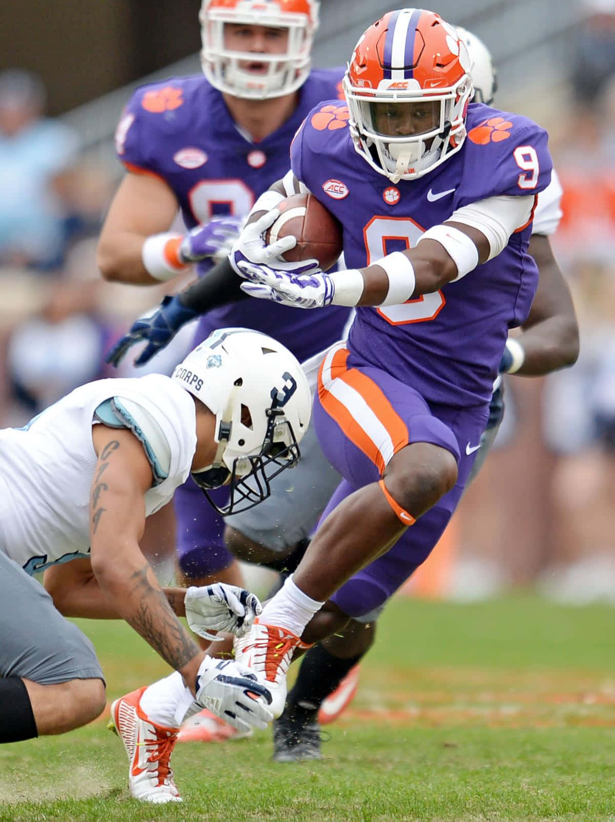 Travis Etienne Clemson Football Action Wallpaper