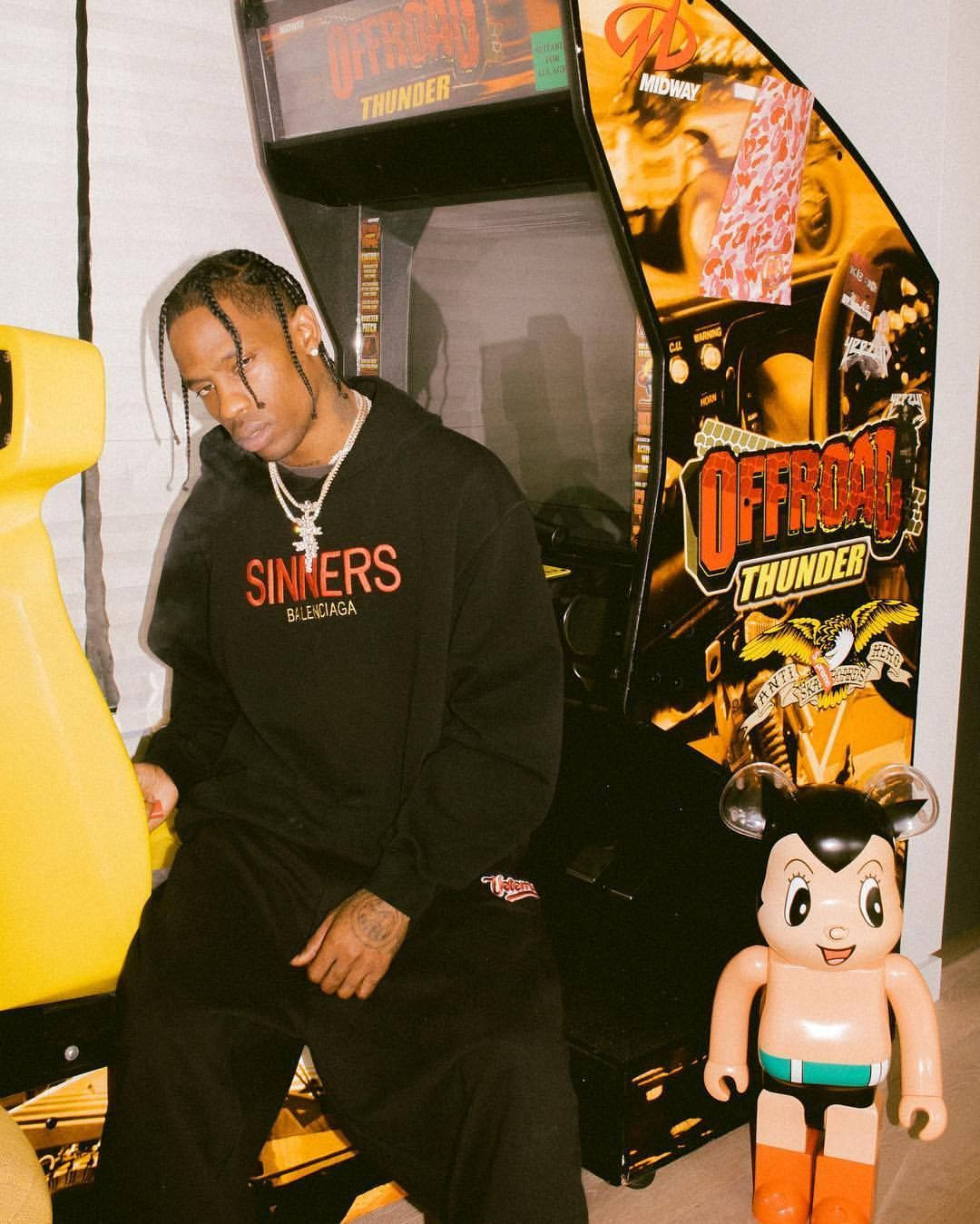 Travis Scott Aesthetic Photo In The Arcade Wallpaper