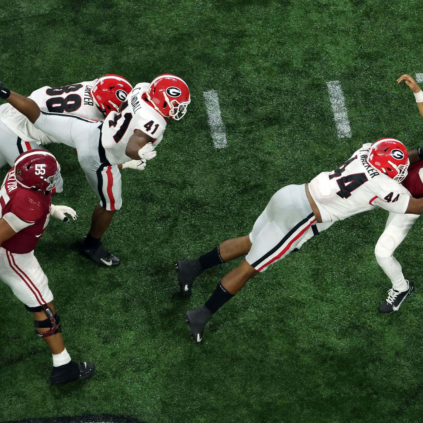 Travon Walker Tackles Alabama Player Wallpaper