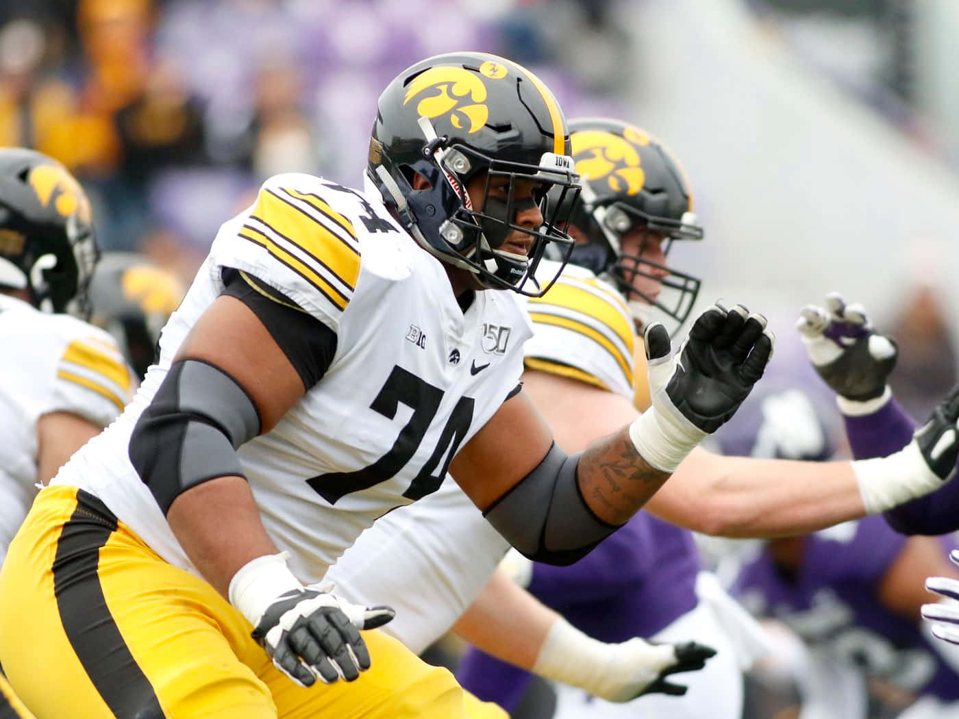 Tristan Wirfs Offensive Lineman Action Wallpaper