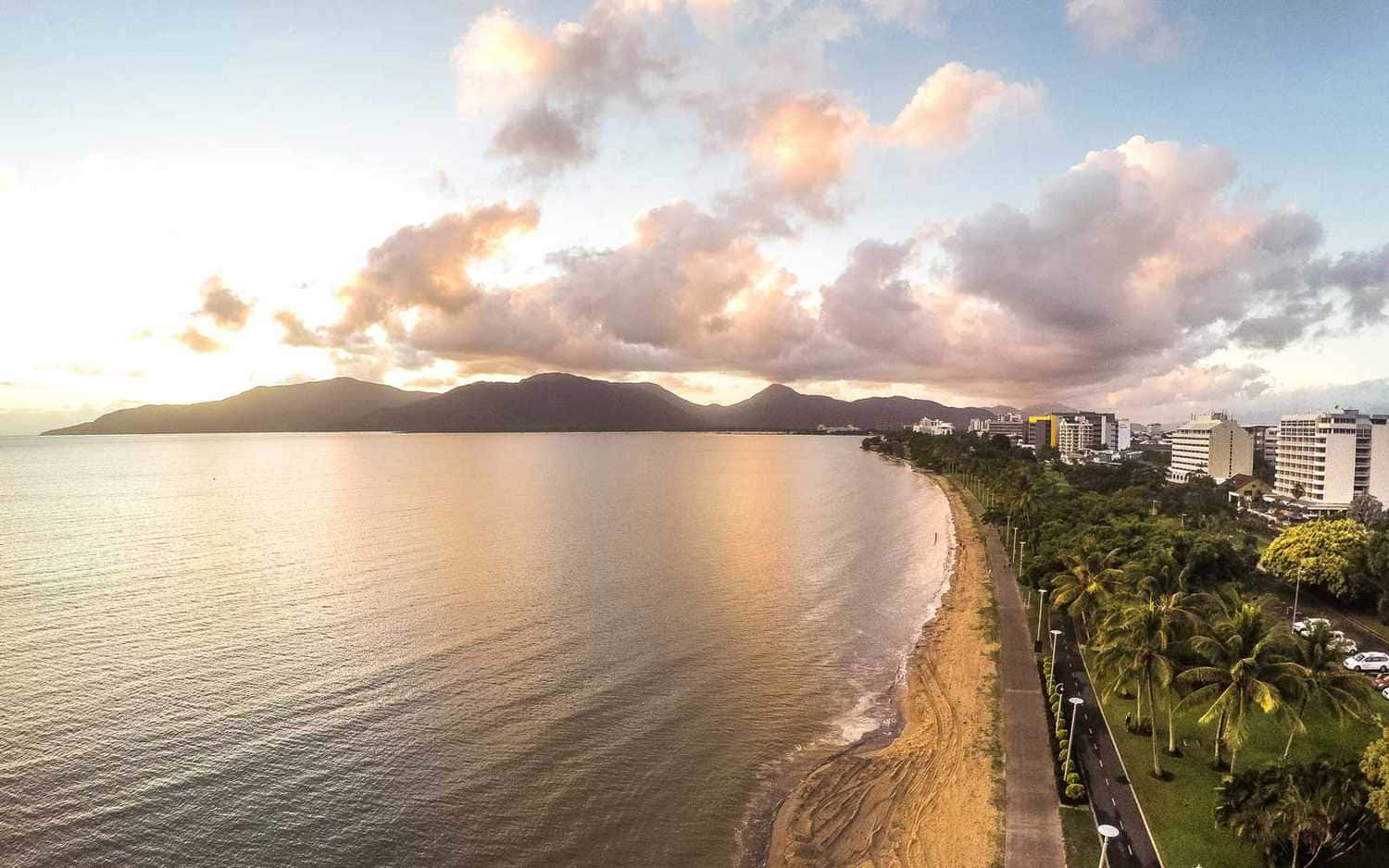 Tropical Paradise: Cairns, Australia Wallpaper