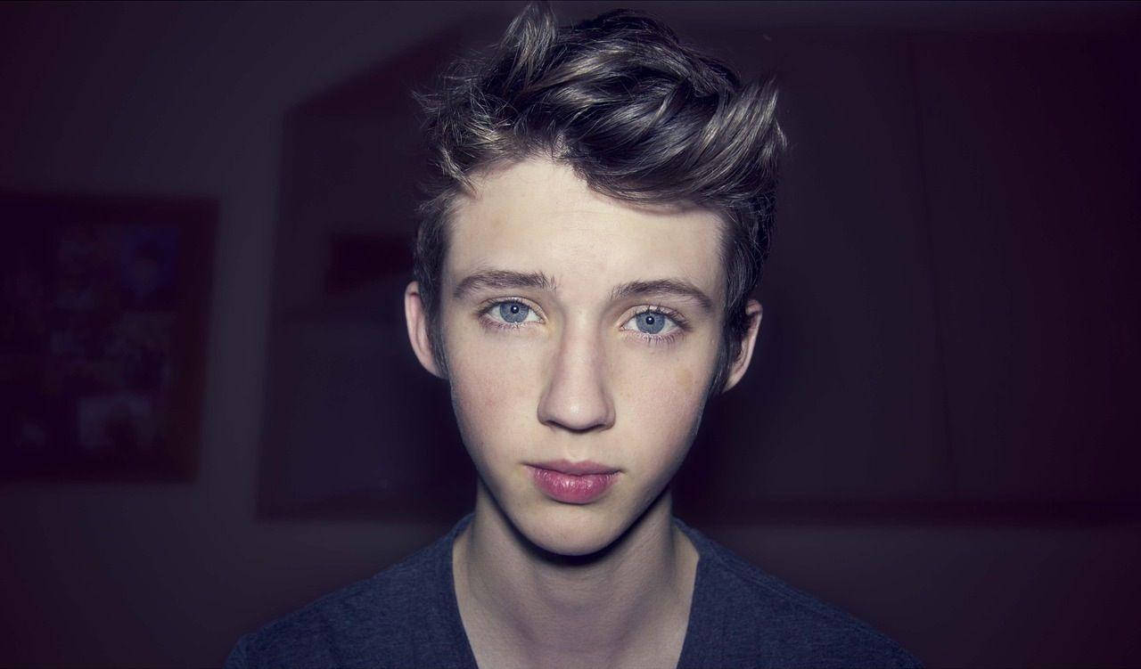 Troye Sivan Young Singer Wallpaper