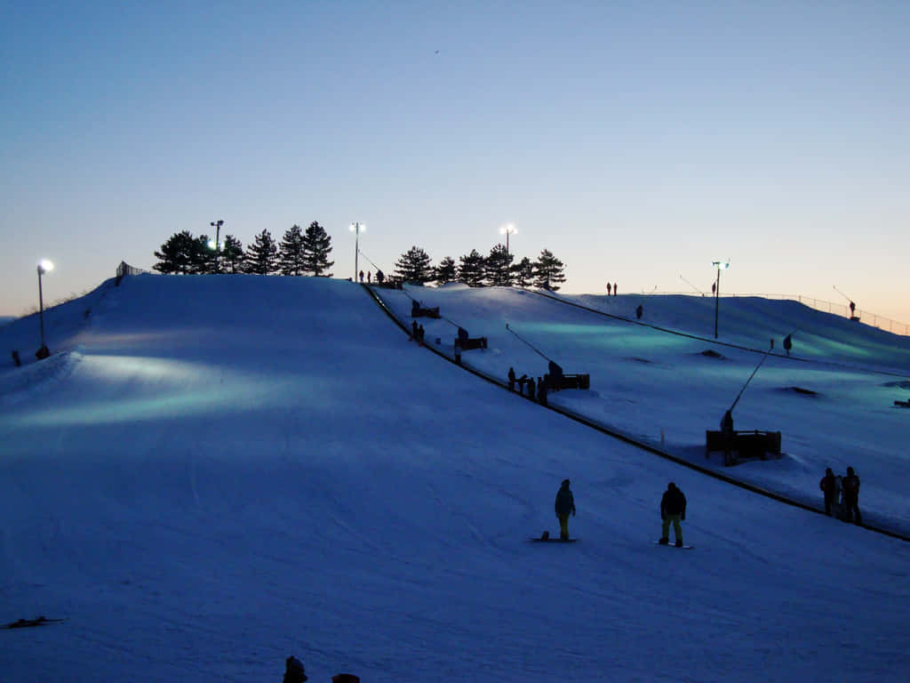 Twilight Skiingin Brampton Wallpaper