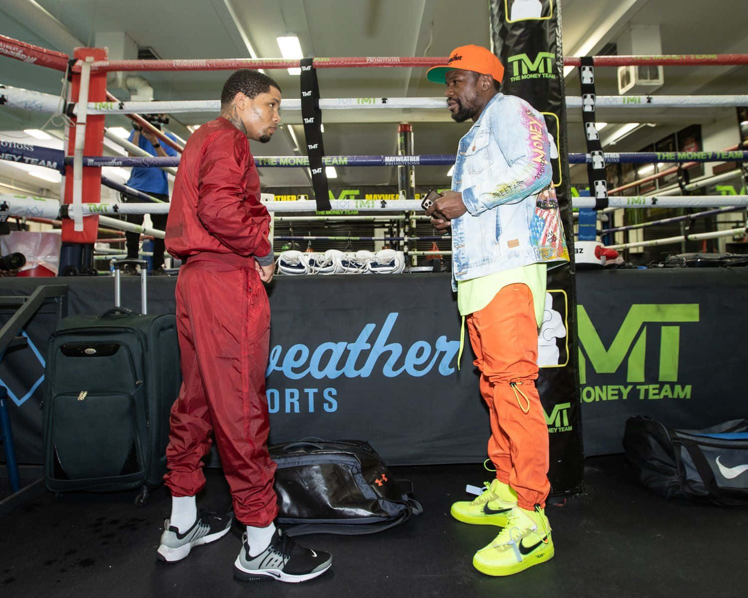 Two Boxers Talking In A Boxing Ring Wallpaper