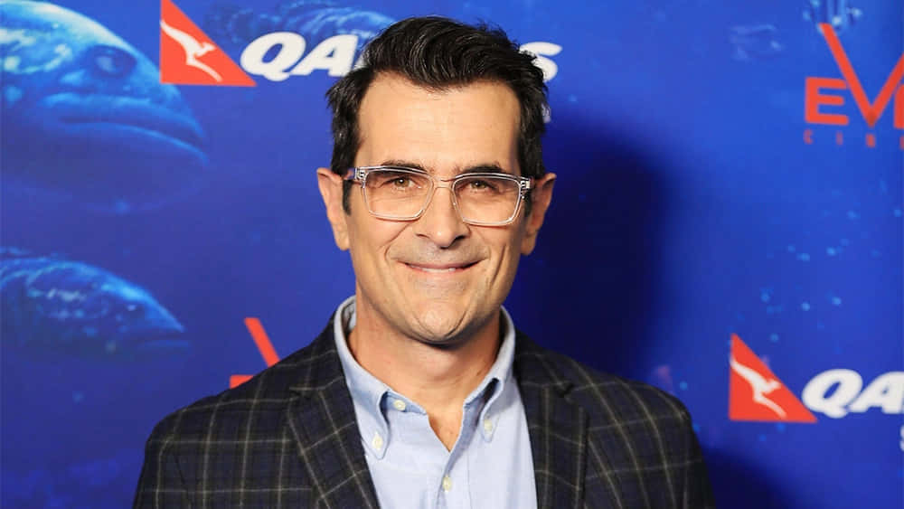 Ty Burrell Smiling At An Event Wallpaper