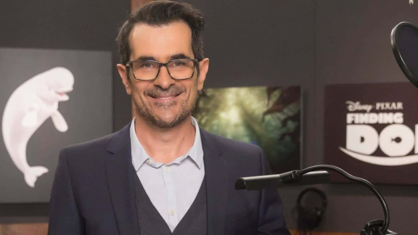 Ty Burrell Smiling At An Event Wallpaper