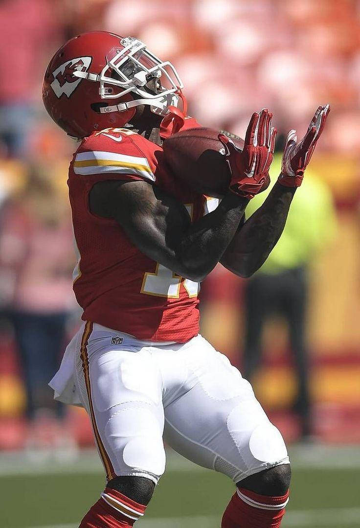 Tyreek Hill Victory Reaction Wallpaper