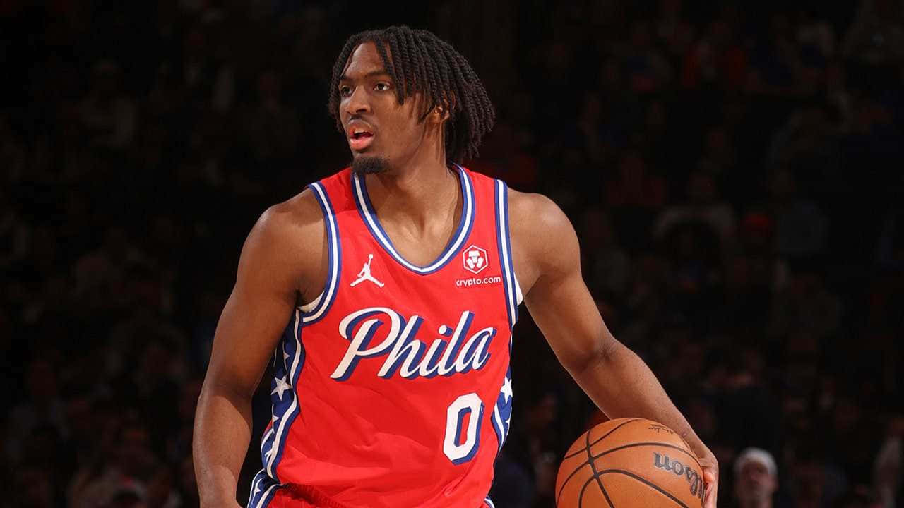 Tyrese Maxey Philadelphia76ers Basketball Action Wallpaper