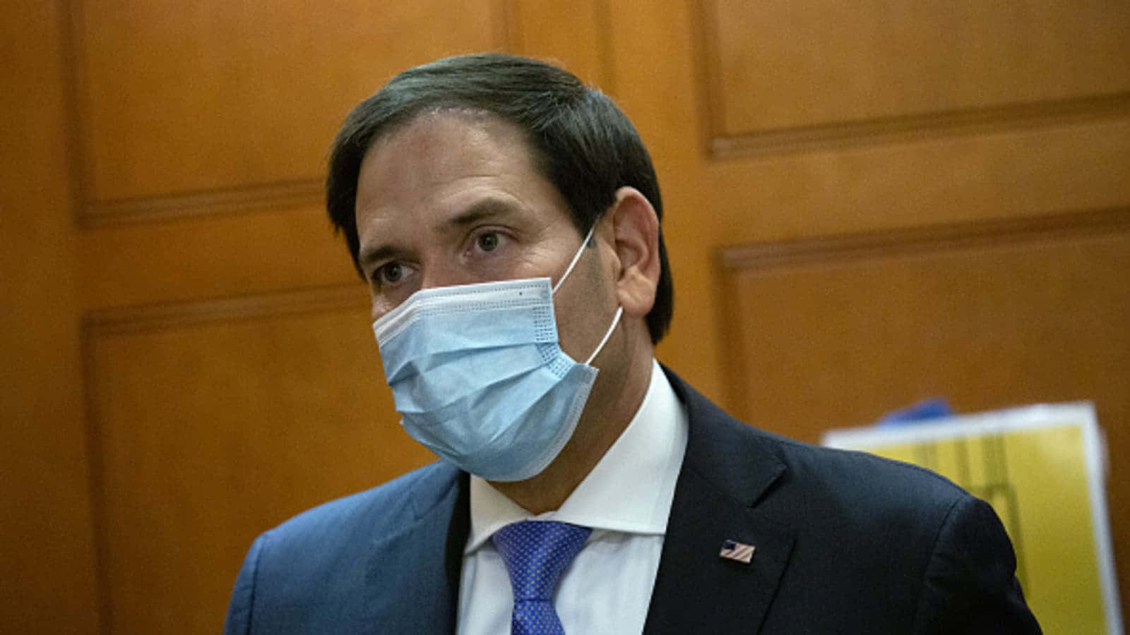 U.s. Senator Marco Rubio Wearing A Protective Face Mask. Wallpaper