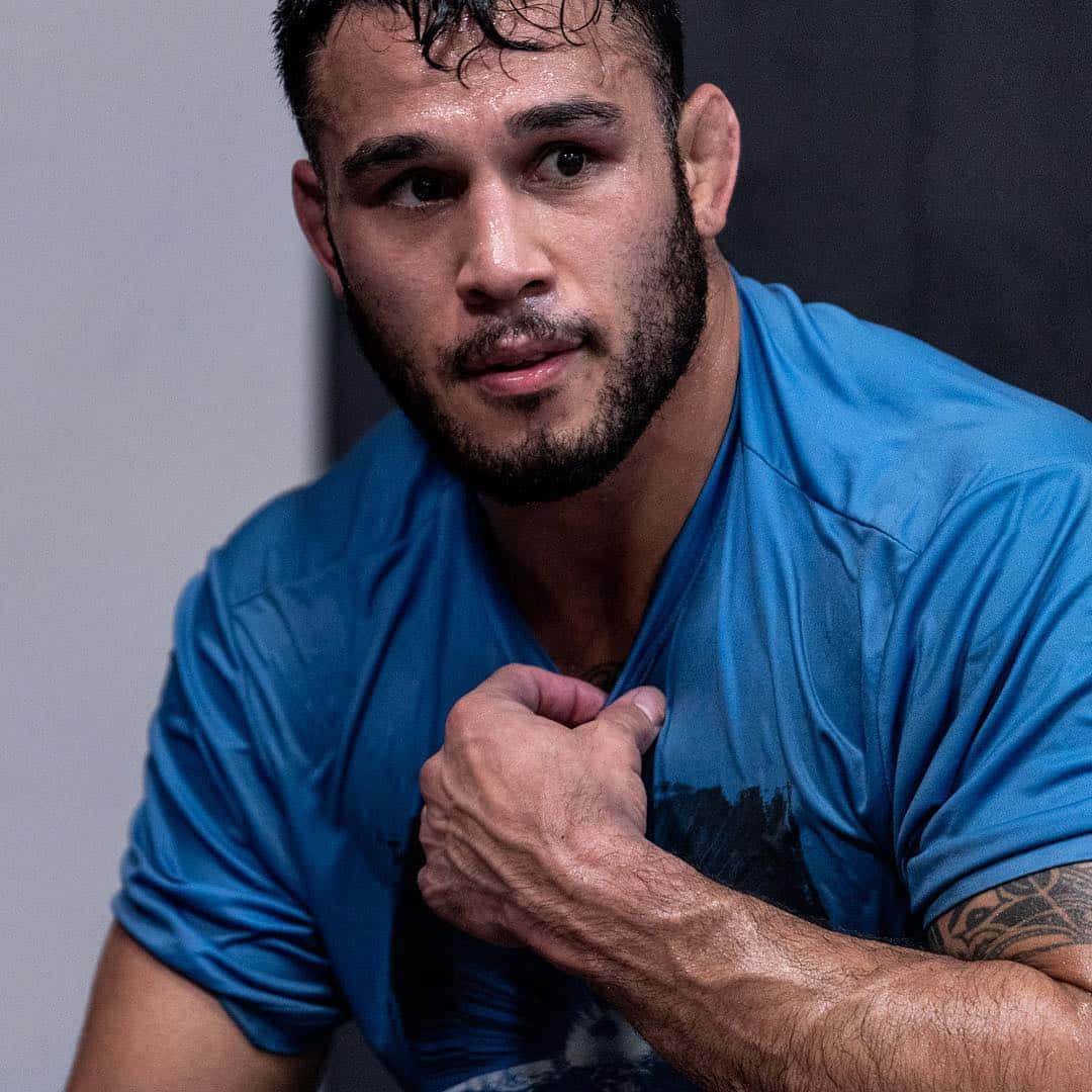 Ufc Brad Tavares In A Blue Shirt Wallpaper