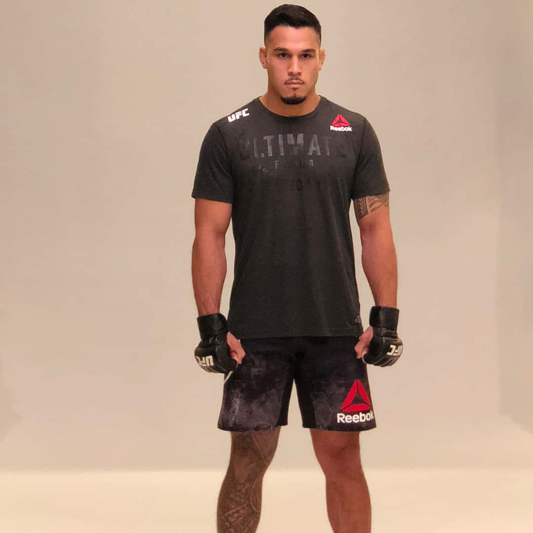 Ufc Fighter Brad Tavares In A Gray Outfit Wallpaper