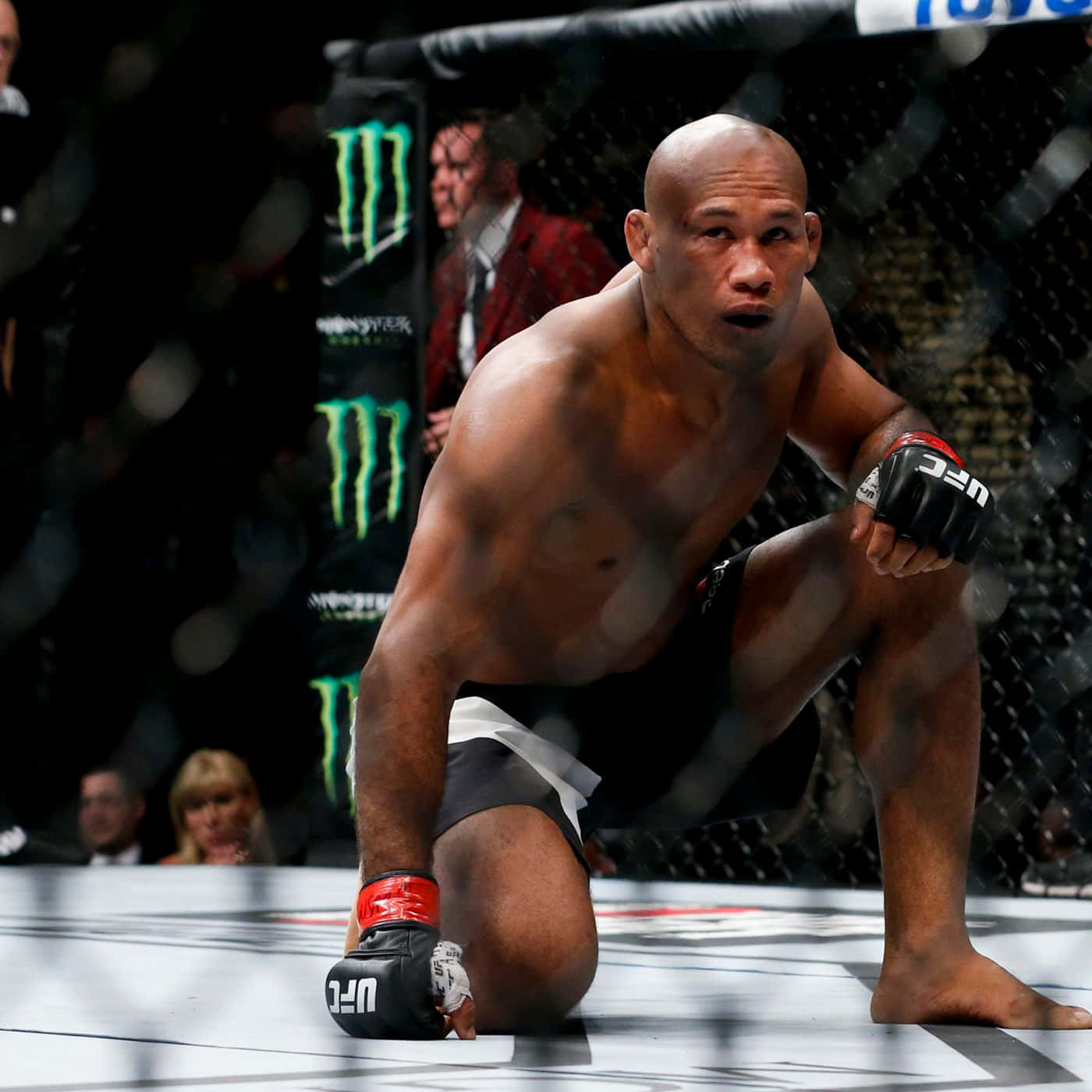 Ufc Fighter Ronaldo Souza Kneeling Wallpaper