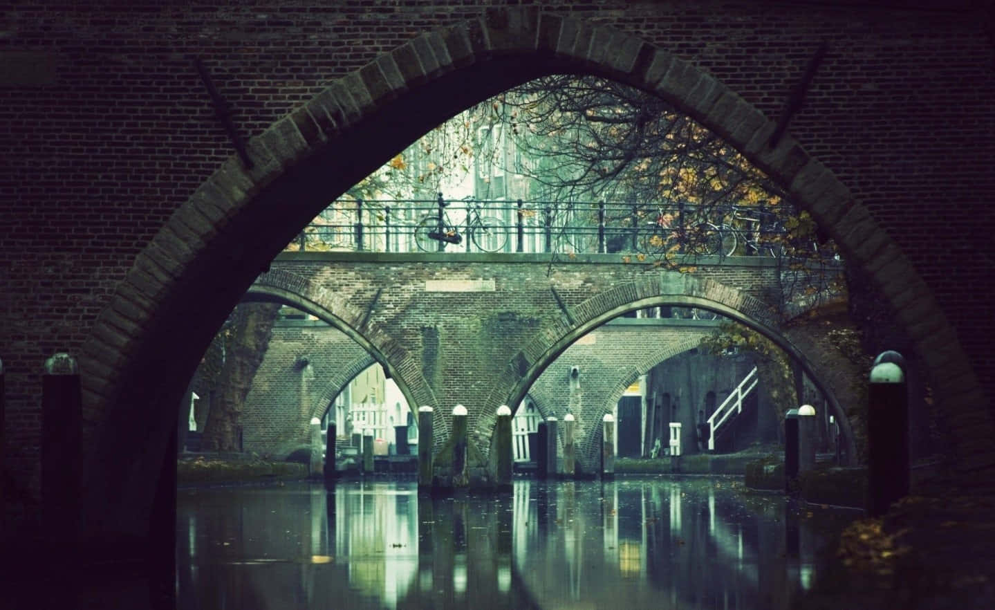 Utrecht Canal Architecture Wallpaper